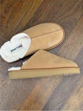 Minnetonka Cozy Suede Slippers 10